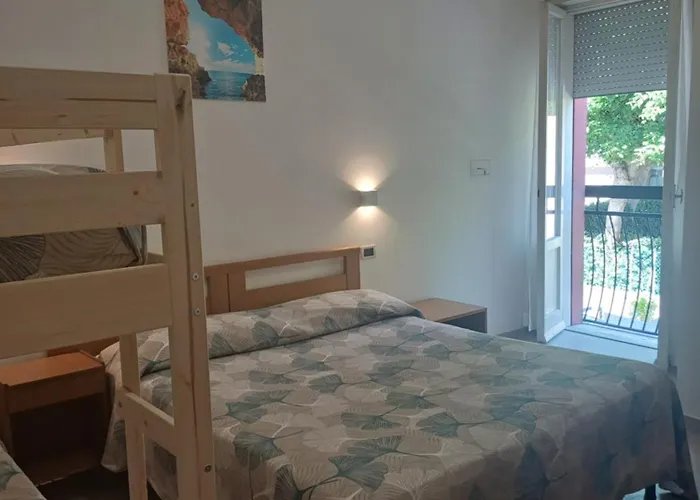 Flora 3* تْشيزيناتيكو