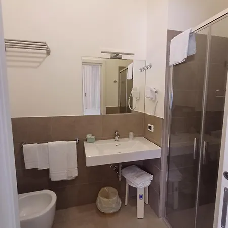 Hotel Flora Отель