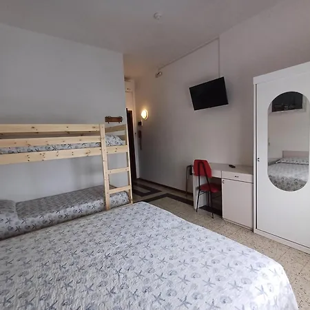 Hotel Flora Отель Чезенатико