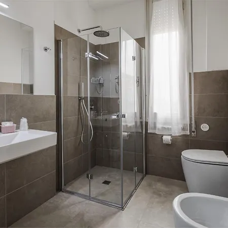Отель Hotel Flora Чезенатико