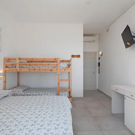 Отель Hotel Flora Чезенатико