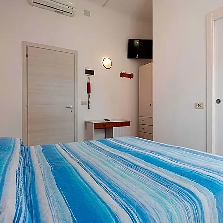 Hotel Flora 3*