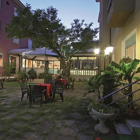 Hotel Flora 3* Cesenatico