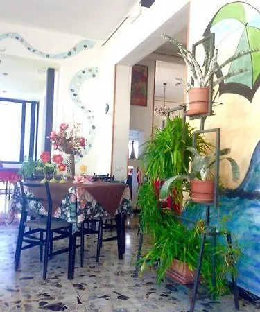 Hotel Flora Отель Чезенатико