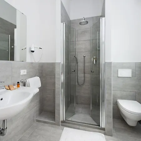 Hotel Flora 3*