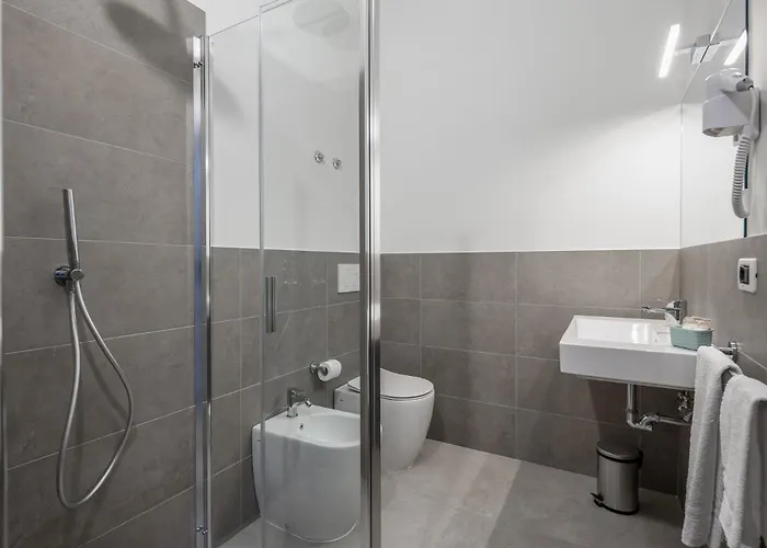 Flora 酒店 切塞纳蒂科