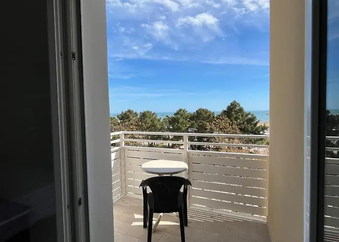 Hotel Flora 3*