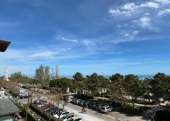 Flora 酒店 切塞纳蒂科