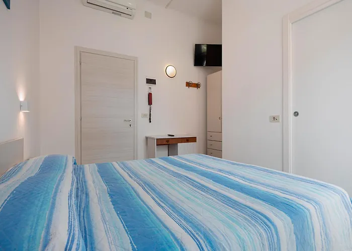 Flora 酒店 切塞纳蒂科