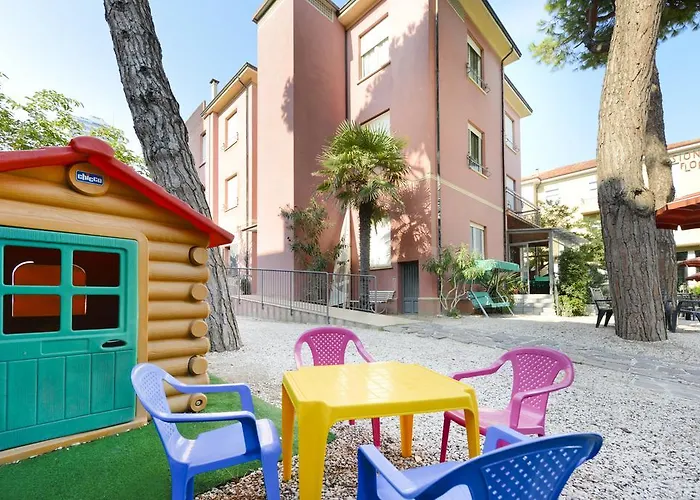 Hotel Flora 3*
